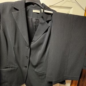 Valerie Stevens Seperates 18W jacket with 16w pants